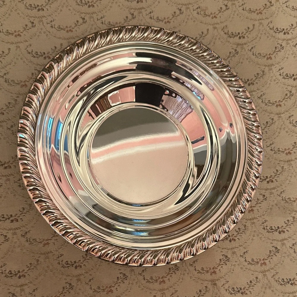 Elegant Silver Serveware Bowl